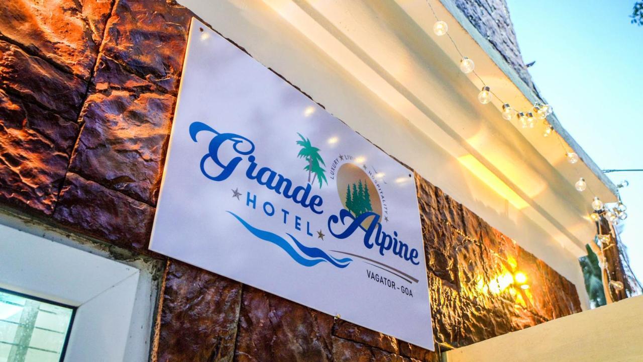 Grande Alpine Hotel Vagator Exteriör bild